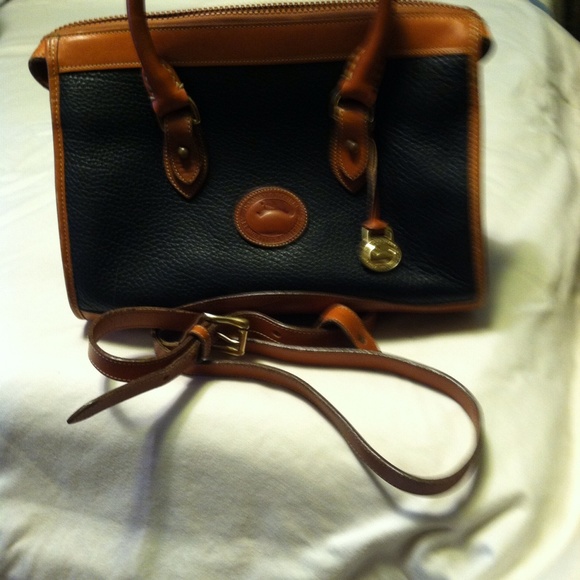 A Precious Dooney &Bourke purse. Lightly used.