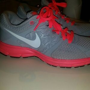 NEW Nike relentless size 8 running shoe sneaker