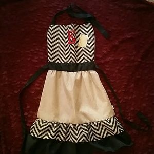 Kirkland's apron with letter "E"