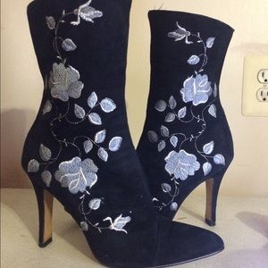 FINAL PRICE DROP! 💝MUST HAVE💝. Elegant Boots