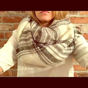 Black and white blanket scarf