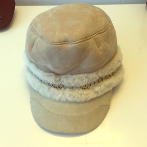 Ugg hat one size.