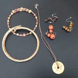 💥CLOSING SALE💥Bundle of 6! Wooden beaded jewelry