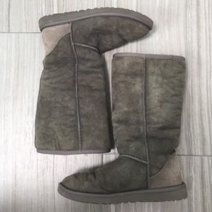 Grey uggs size 8