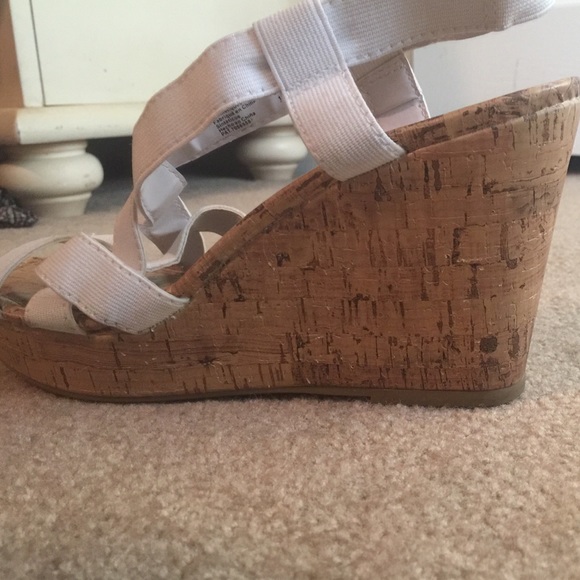 White wedges - Picture 2 of 3