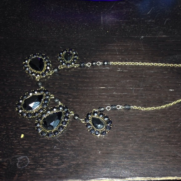 Statement necklace