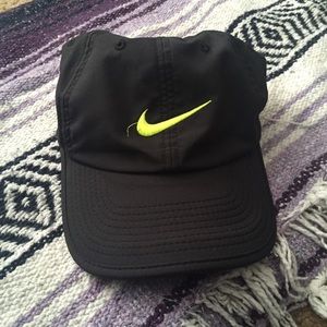 Nike dri-fit hat! Worn only twice!