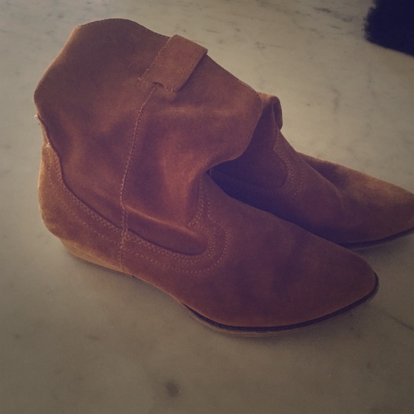 Mossimo suede short cowboy style boot