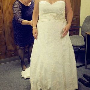 Allure Bridal Gown 18/20w