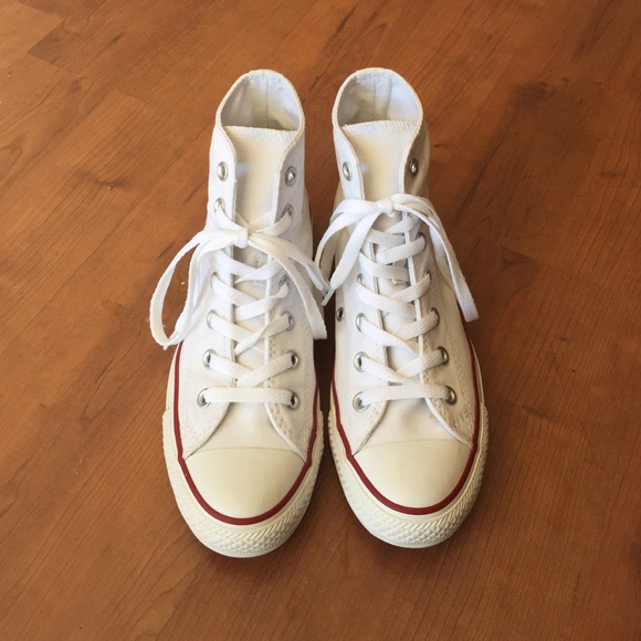 Unisex White High Top Converse! 👽💕