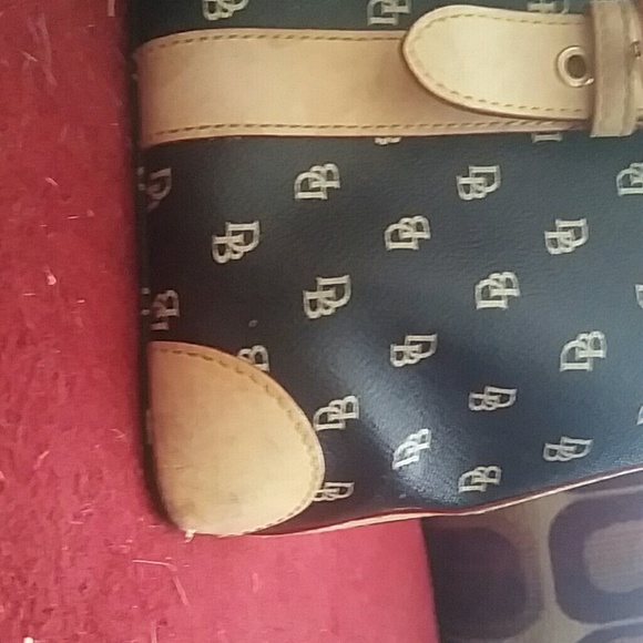 Dooney & Bourke - Picture 3 of 4