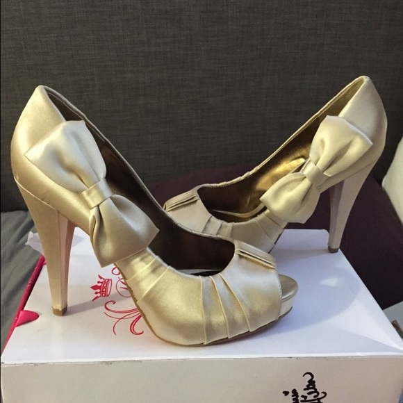 Paris Hilton size 8