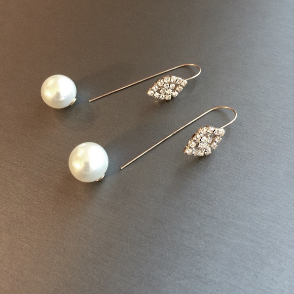 Unique dangling pearl & rhinestone earrings - Picture 4 of 4
