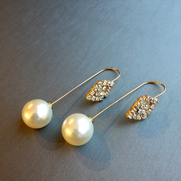 Unique dangling pearl & rhinestone earrings - Picture 3 of 4