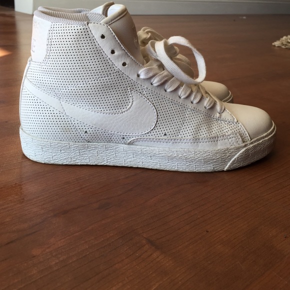White Mid Nike Blazers! 👽