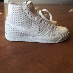 White Mid Nike Blazers! 👽