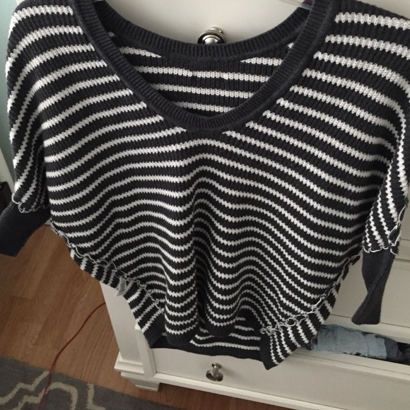 Quarter sleeve cardigan