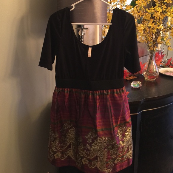 Super cute and festive baby doll dress - Picture 2 of 4