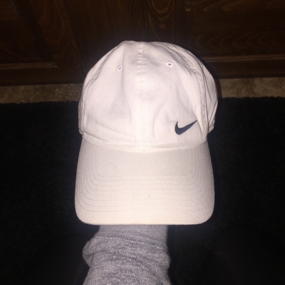 White nike hat! FINAL PRICE!!!