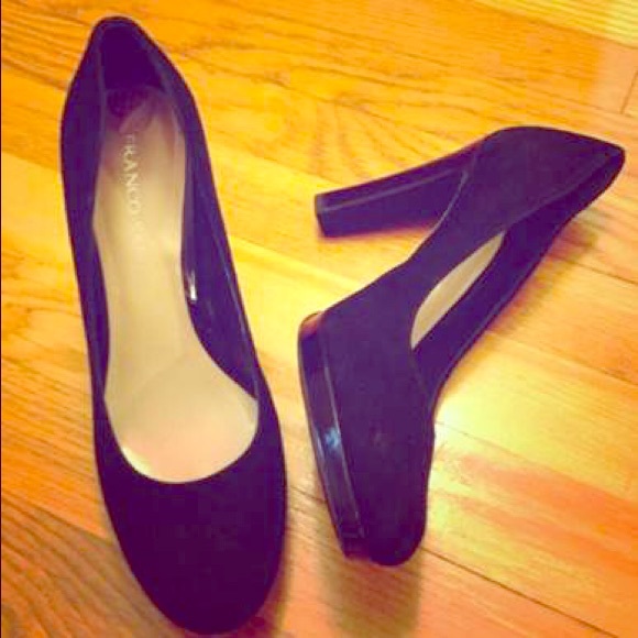 Black suede pump