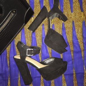 ✨Mossimo Black Coco Pump✨