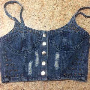 Studed crop top