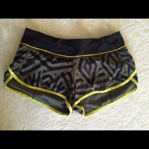 Lululemon speed shirts size 6 tribal pattern olive