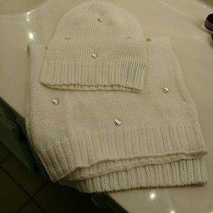 Victoria secret Beenie and scarf set