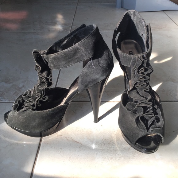 🔥FINAL MARKDOWN🔥Ruffled Peep Toe Heels