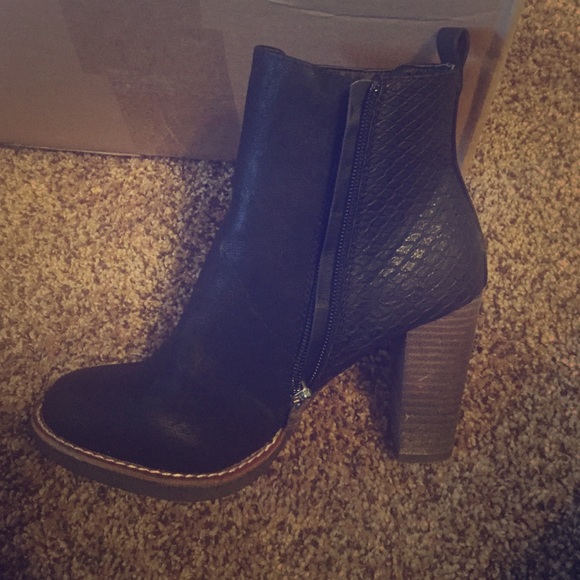 Size 7 bucco boot, worn a couple of times