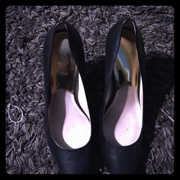 Michael Kors shoes I only wear them once - Picture 1 of 4