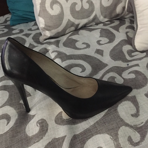 Michael Kors shoes I only wear them once - Picture 2 of 4