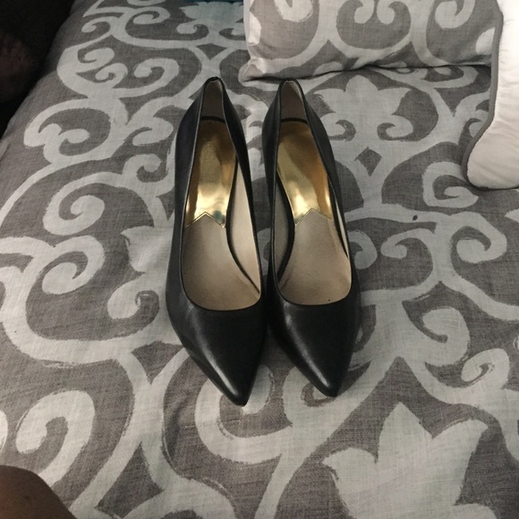 Michael Kors shoes I only wear them once - Picture 3 of 4