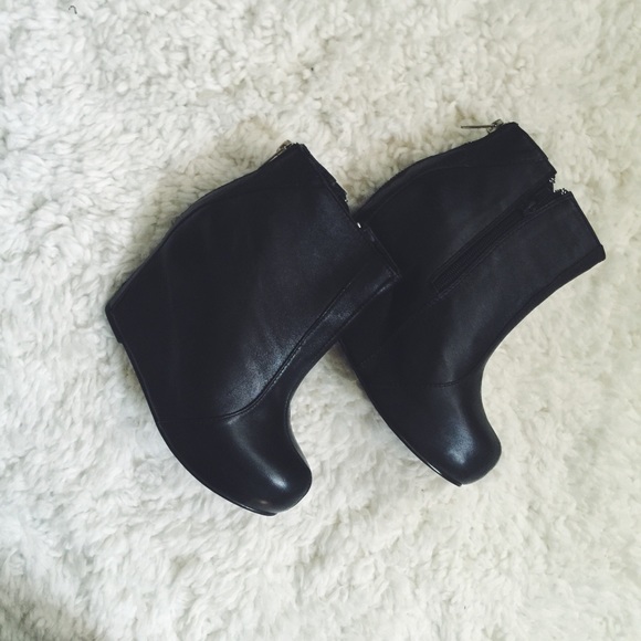 Jeffrey Campbell Pixie black booties