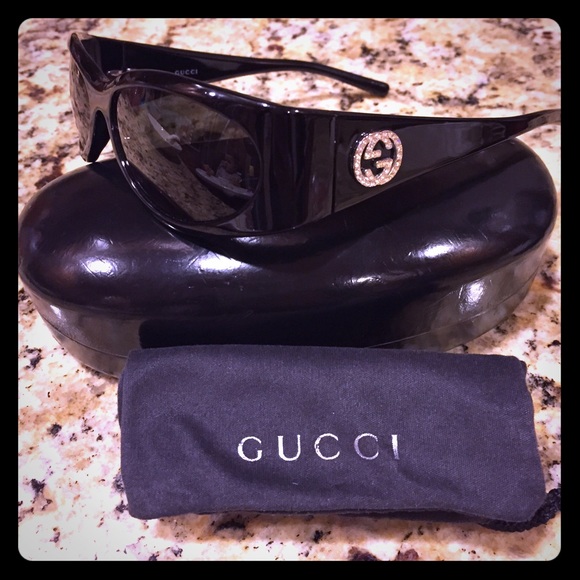 SALE 🕶Gucci Sunglasses - black with rhinestones