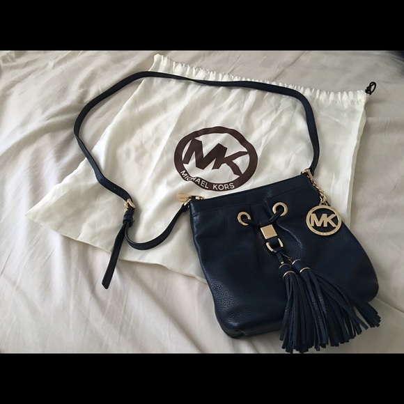 Michael Kors Handbags - 💯 Authentic Michael Kors CrossBody