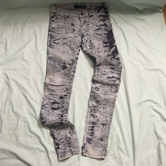 Acid wash skinny jeans
