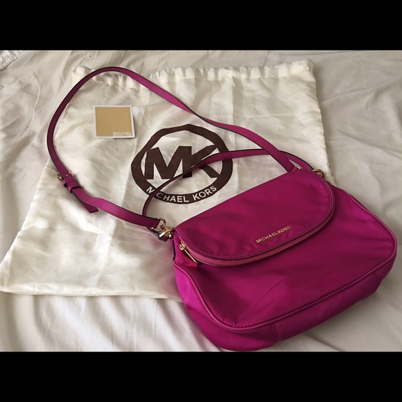 Michael Kors Handbags - 💯 Authentic Michael Kors Crossbody