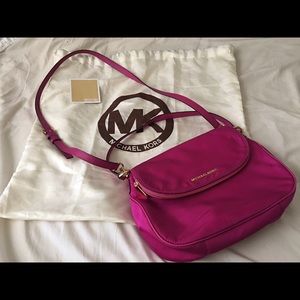 💯 Authentic Michael Kors Crossbody