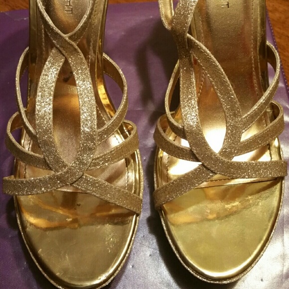 Pumps - Picture 2 of 4