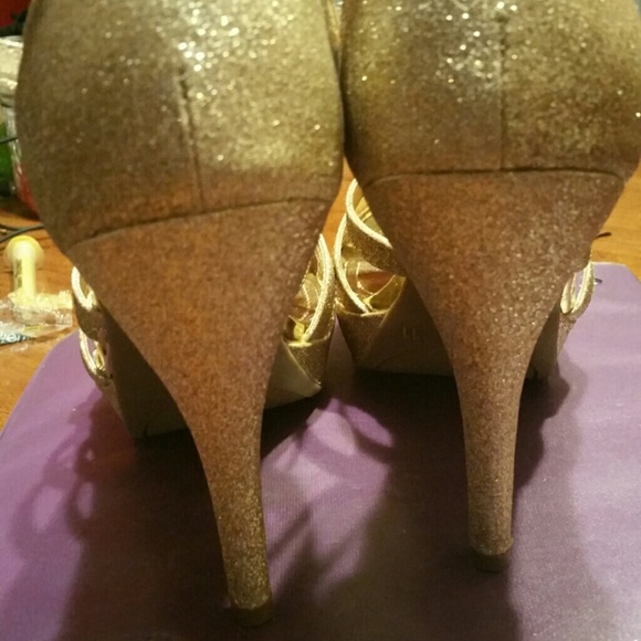 Pumps - Picture 3 of 4