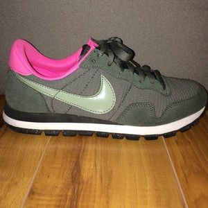 Nike Air -- Women's