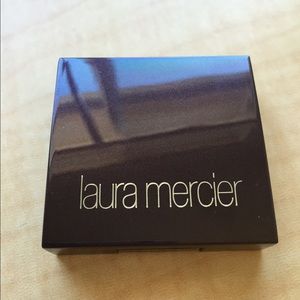 Laura Mercier blush in "LOTUS PINK"