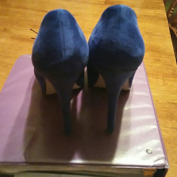 Pumps - Picture 2 of 3