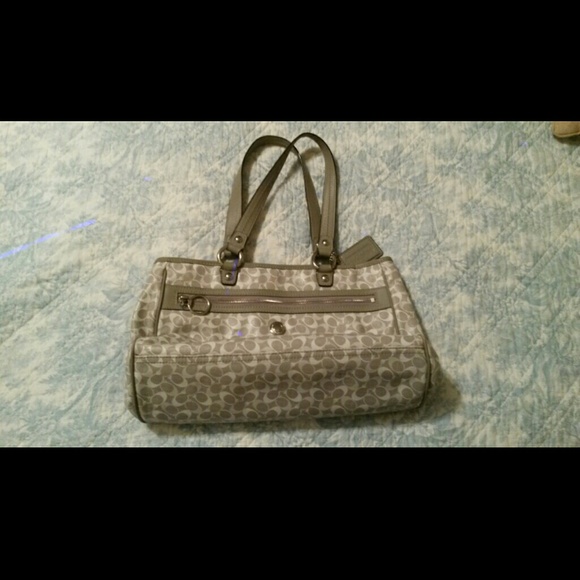 Authentic Coach puse