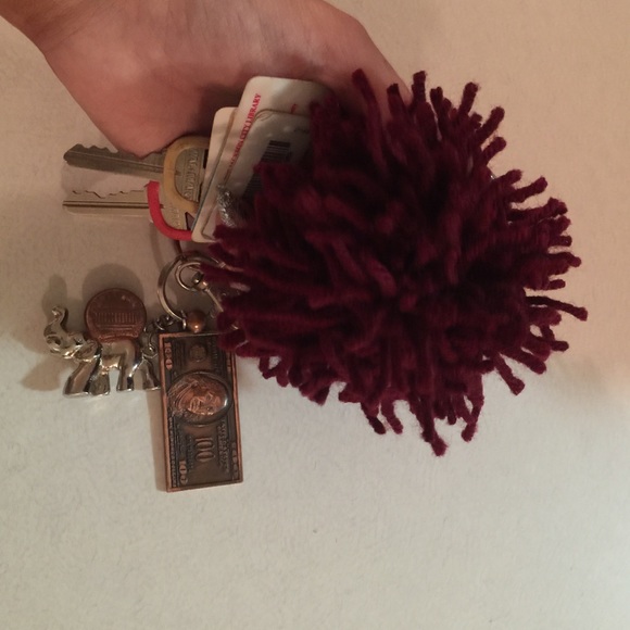 Pom Pom Keychain🗝 - Picture 3 of 4