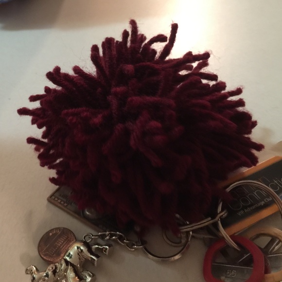 Pom Pom Keychain🗝 - Picture 4 of 4