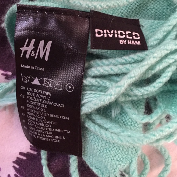 Scarf. - Picture 2 of 2