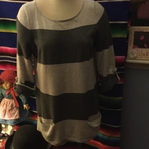 Stipend sweater with pockets in front 🚫No🚫Trades
