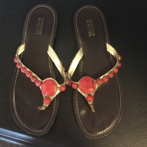 Missing sandals - Picture 2 of 2
